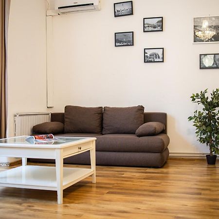 Real Apartments Lovag Budapeste Exterior foto