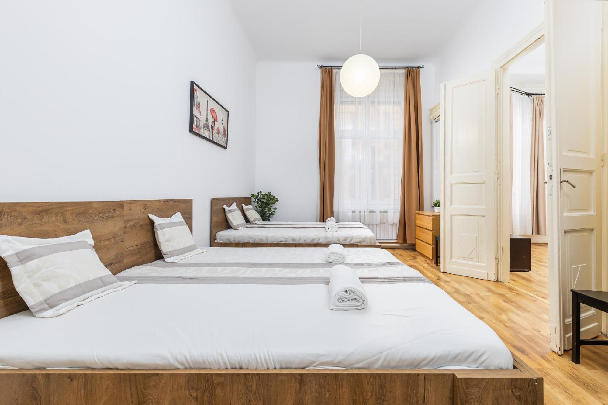Real Apartments Lovag Budapeste Exterior foto