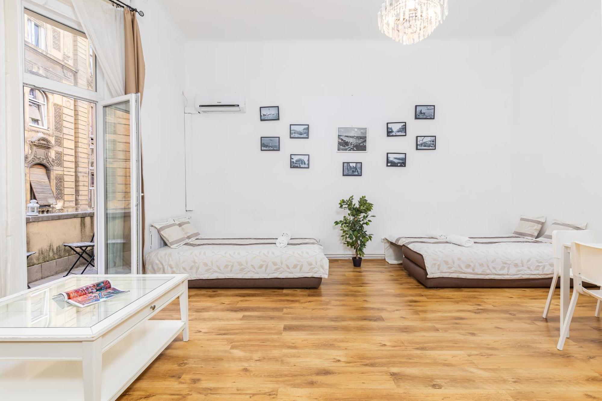 Real Apartments Lovag Budapeste Exterior foto